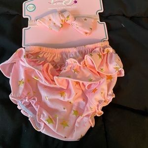 Ruffled bottoms and matching headband
